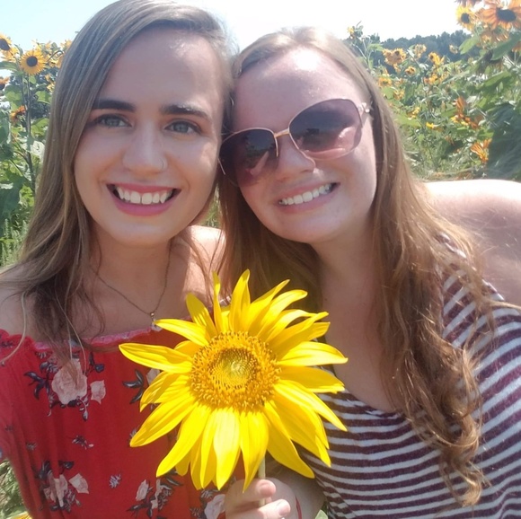 Meet your Posher, Ruby - Picture 2 of 2